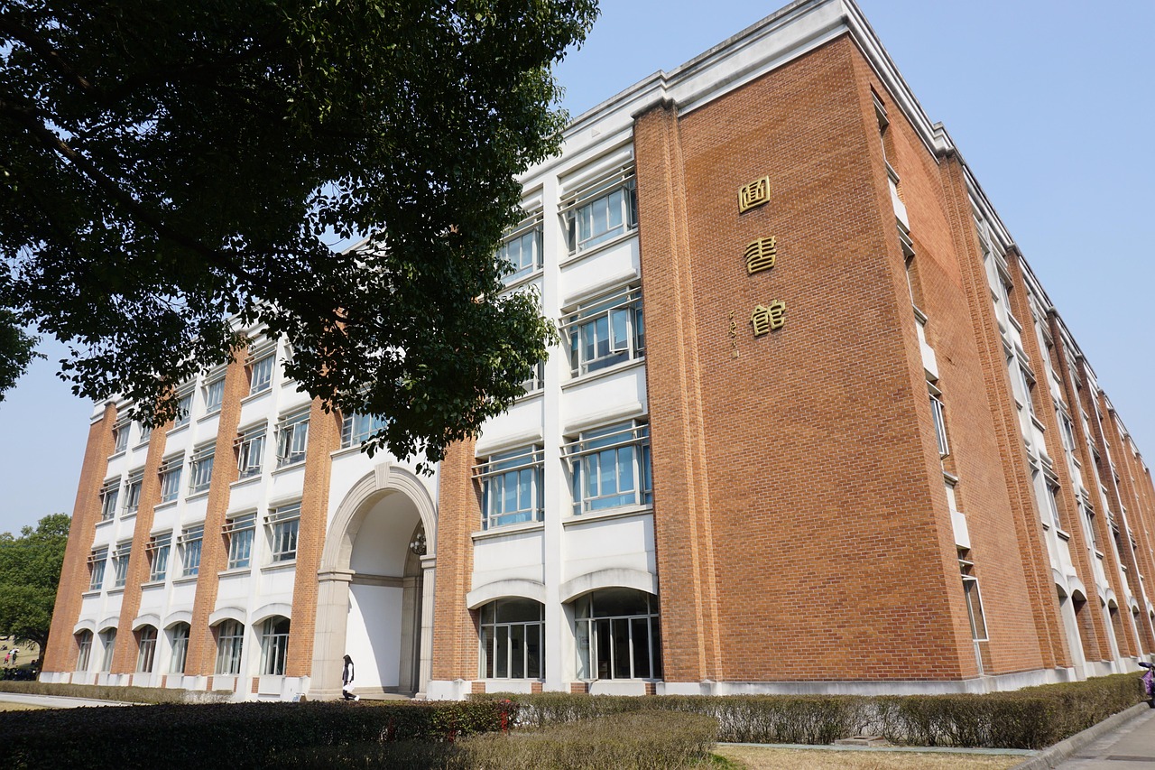 上海建橋學院一年學費多少錢及各專業的收費標準(2025參考）